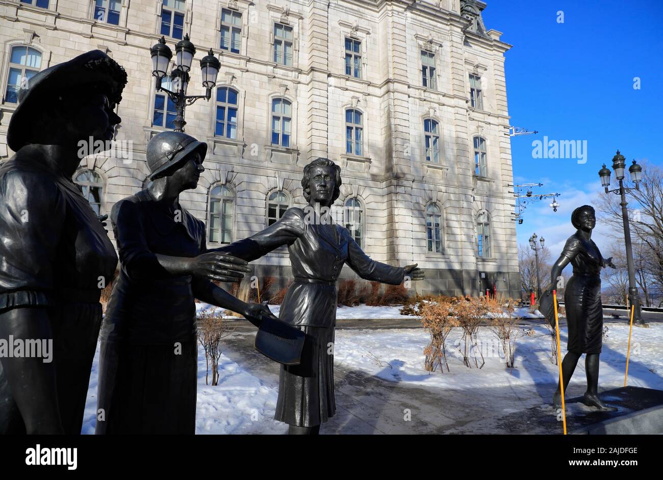 Le monument en hommage aux femmes en politique par le sculpteur Jules Lasalle rend hommage aux femmes qui ont joué un rôle important dans la promotion du droit des femmes à l'extérieur de l'édifice du Parlement de Québec.La ville de Québec. Québec.Canada Banque D'Images