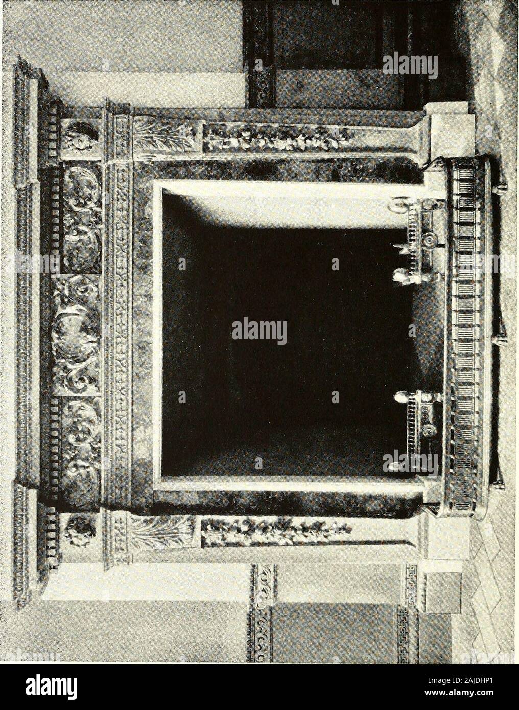 Pennsylvania Museum Bulletin Numéro 71, mai 1922 . Fig. Velours 2Persian. La Georgian prix il peut être dit que l'achat et l'installation d'thewoodwork du Georgian prix marque l'un des plus grands Musée ad-vances l'a fait au cours des dernières années. Pour l'instant, surplombant, l'importance des détails architecturaux de thepoint de peu de sculpture sur bois et la conception, l'accent devrait être laidupon le fait que le prix constitue le premier d'une série qui, whencomplete, sera l'endroit idéal v/ay pour exposer les peintures et les meubles, les tapis et les textiles, et l'argent, la Chine et le verre Banque D'Images