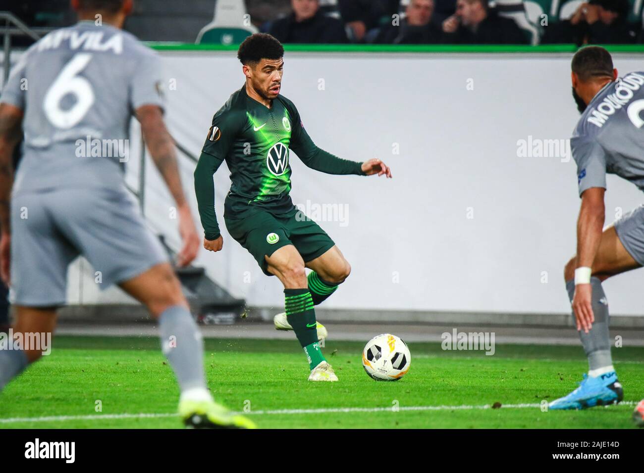 Wolfsburg, Allemagne, le 12 décembre 2019 : Paulo Otavio Rosa Silva du VfL Wolfsburg en action au cours de l'UEFA Europa League Banque D'Images Wolfsburg, Allemagne, le 12 décembre 2019 : Paulo Otavio Rosa Silva du VfL Wolfsburg en action au cours de l'UEFA Europa League Banque D'Images
