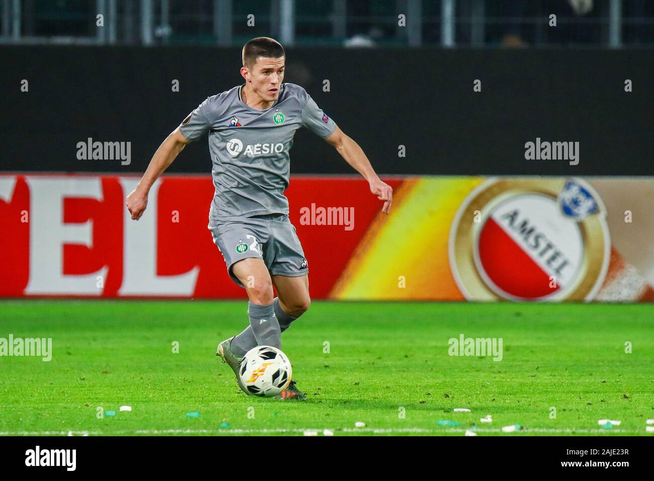 Wolfsburg, Allemagne, le 12 décembre 2019 : football player Sergi Palencia en action au cours de l'UEFA Europa League Banque D'Images