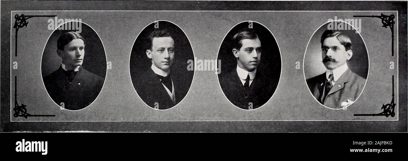 Débris de Purdue . les amis. 88. Bailey Beiger Belt Pery EDWIN HAVENS BAILEY, Sharpsville, Ind. Diplôme de pharmacie. Pharmacie ; Classe d'historien-Phar macy Baseball, (4) ; pharmacie Football, (4). Bill Bailey, le Corbeau Rouge S., (Requin) de Sharpsville, Ind., a pris un court avertissement au cours I. U., avant de venir à cause de pur, ayant déjà acquis une réputation de pédagogue ina country school. Quand la pudeur a été passé autour, le projet de loi musthave a reçu une part supplémentaire, à sa façon calme et modeste, il nous montre que la pudeur lui interdit de dire qu'il sait tout. JOHN WALTER BEIGER, Johnnie, Mishawaka, Indiana B. S. Banque D'Images