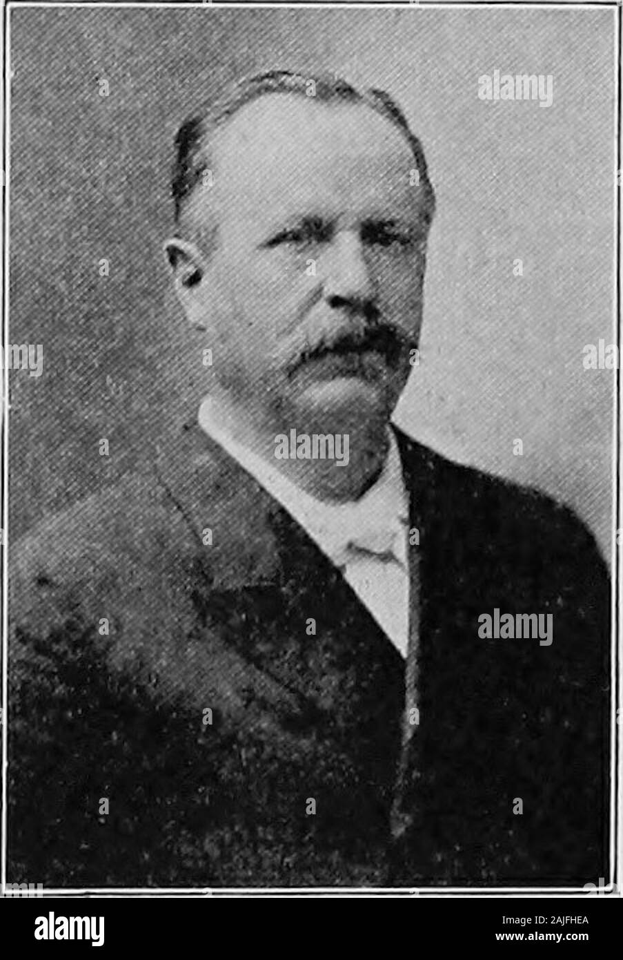 Histoire des États-Unis à partir de la première découverte de l'Amérique à la fin de 1902 e Omaha World-Herald . butlater, reprend la pratique du droit. Au Nebraska, comme dans certains autres républicains, WesternStates assez nombreux autour Dem-ocrats indispensablein populiste que l'aide était tout État ou concours du congrès. En 1896] LES HOMMES ET LA QUESTION EN 1896 185 1892, elle a été très courtisée sur Cleve-lands nom. Bryan a aidé à con-summating fusion entre populisme andDemocracy au Nebraska. Cette occasionedthe charge injuste qu'il n'avait aucun démocrate.L'allégation de la crédibilité acquise quand thePopulist nation Banque D'Images