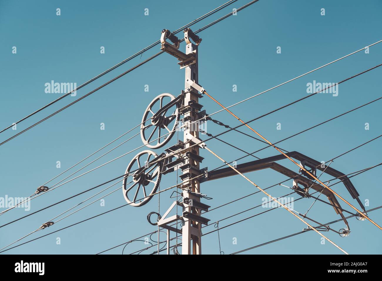 Catenary power pole Banque de photographies et d’images à haute résolution Alamy