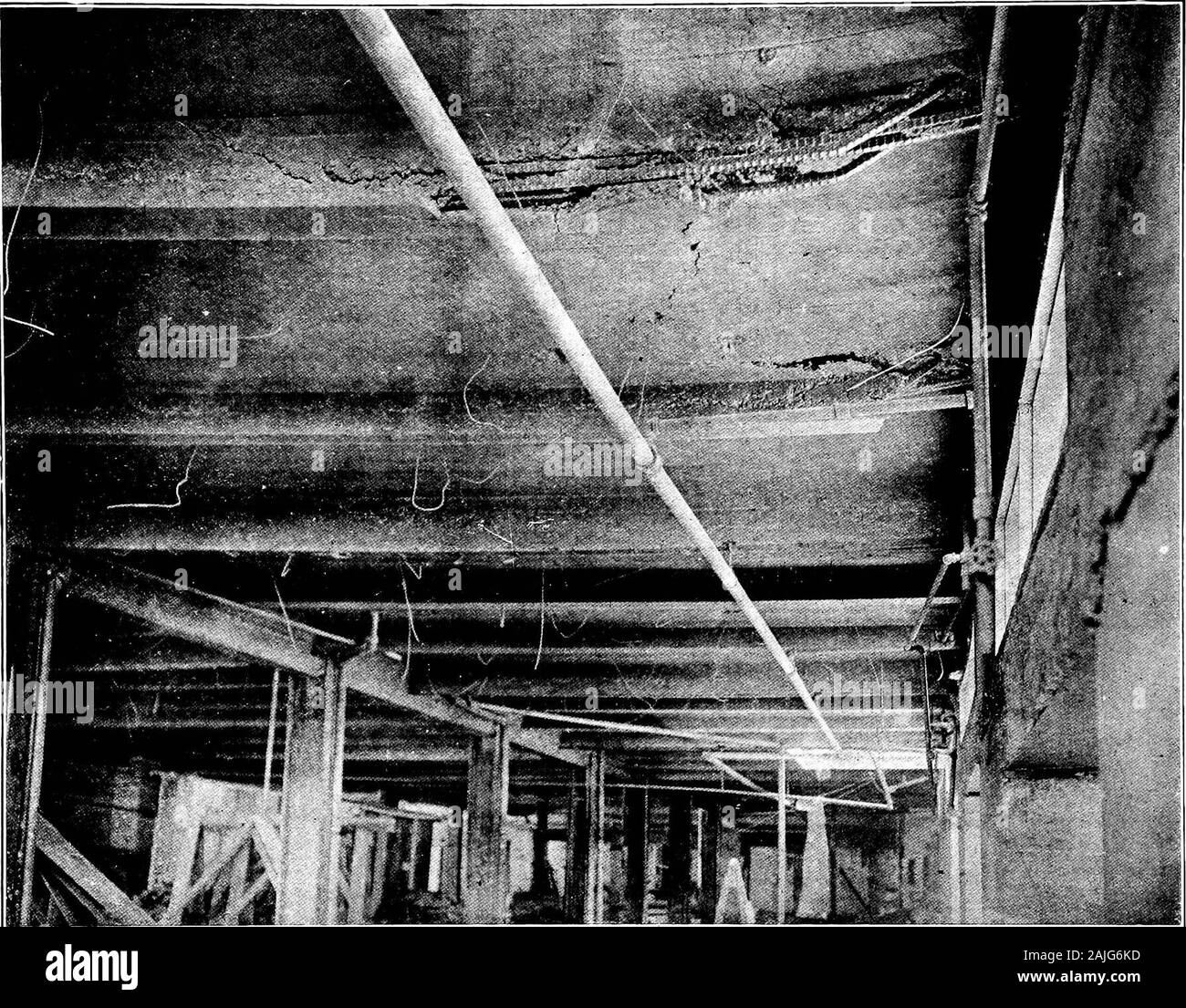 Reinforced concrete beams Banque d'images noir et blanc - Alamy