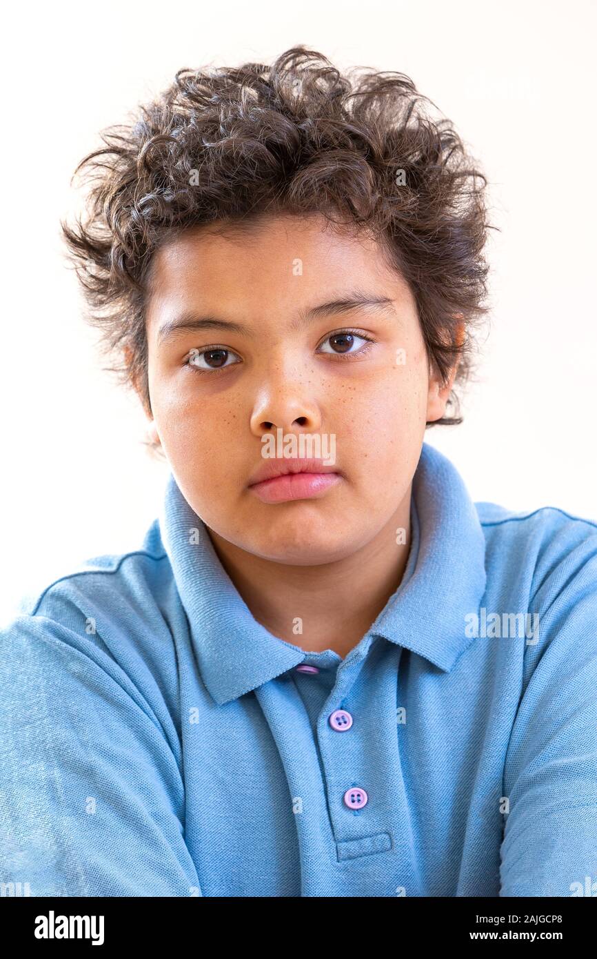 Preteen boy face close up portrait in blue shirt Banque D'Images