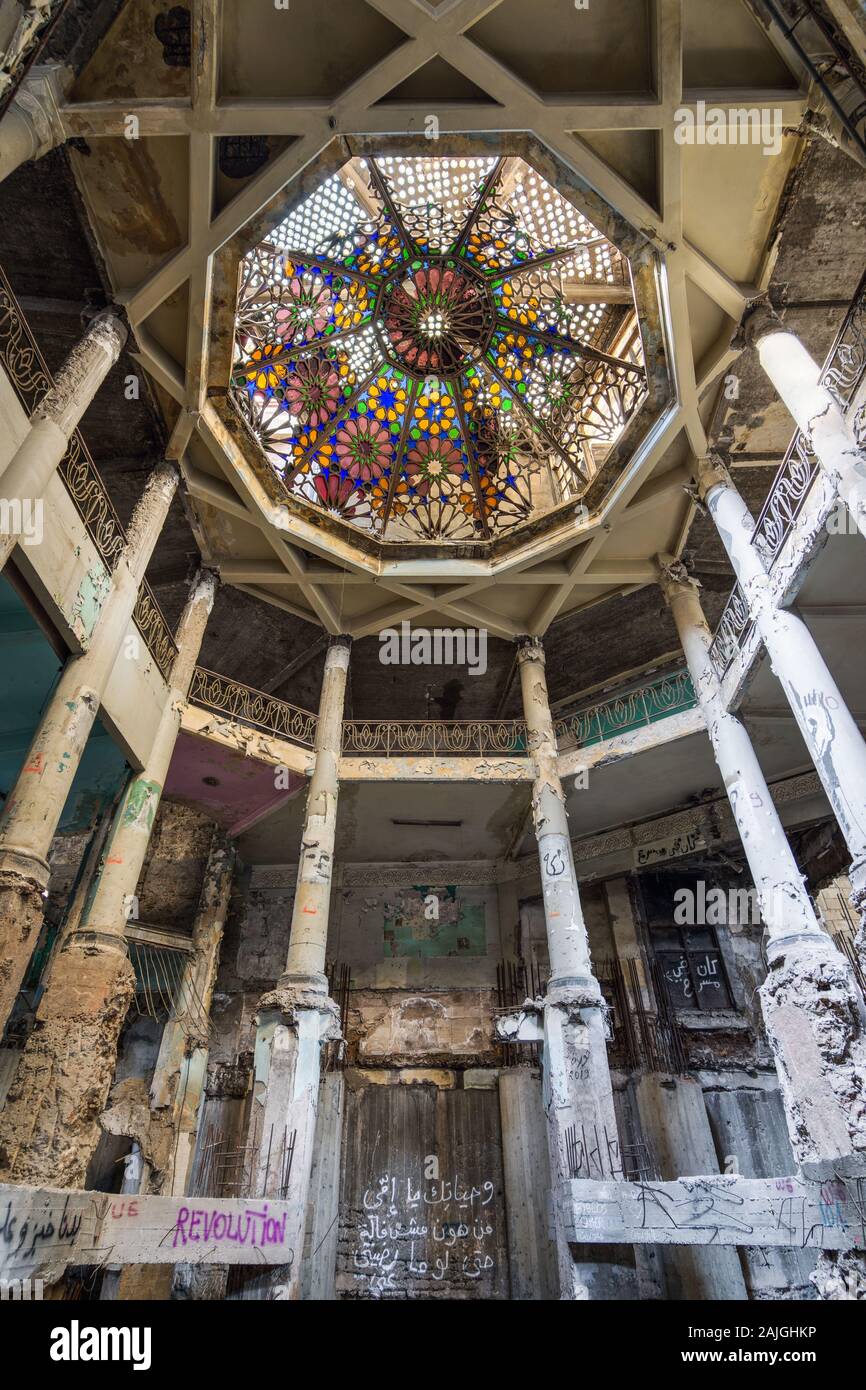 L'intérieur du plafond Grand Théâtre de Beyrouth ou le 'Grand Theatre des Milles et Une Nuits", un bâtiment abandonné dans le district central de Beyrouth, Liban Banque D'Images
