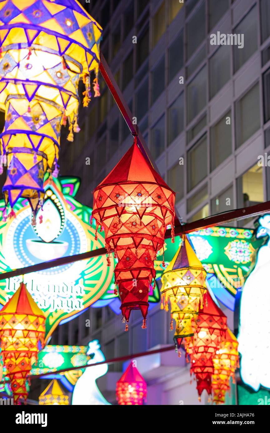 Putrajaya, Malaisie- 30 décembre 2019 : Un Indien colorés à la lumière des lanternes Festival et Motion Putrajaya (2018 LAMPU). Banque D'Images