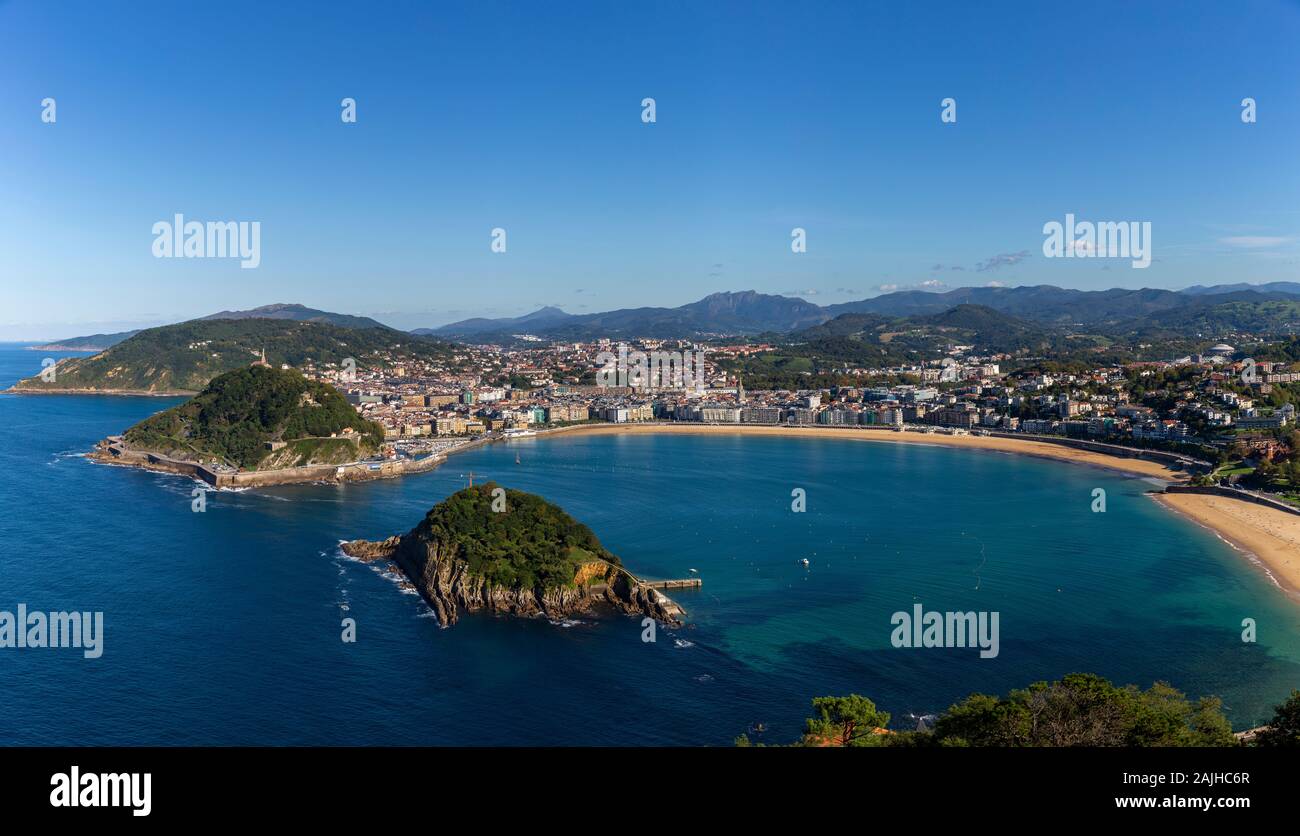 Vue aérienne de la baie de La Concha à San Sebastian, Espagne ville côtière Banque D'Images