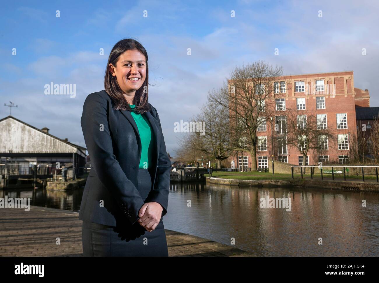 Lisa Nandy lance sa campagne pour la direction du travail en regard de la Leeds et Liverpool Canal dans Wigan. Banque D'Images