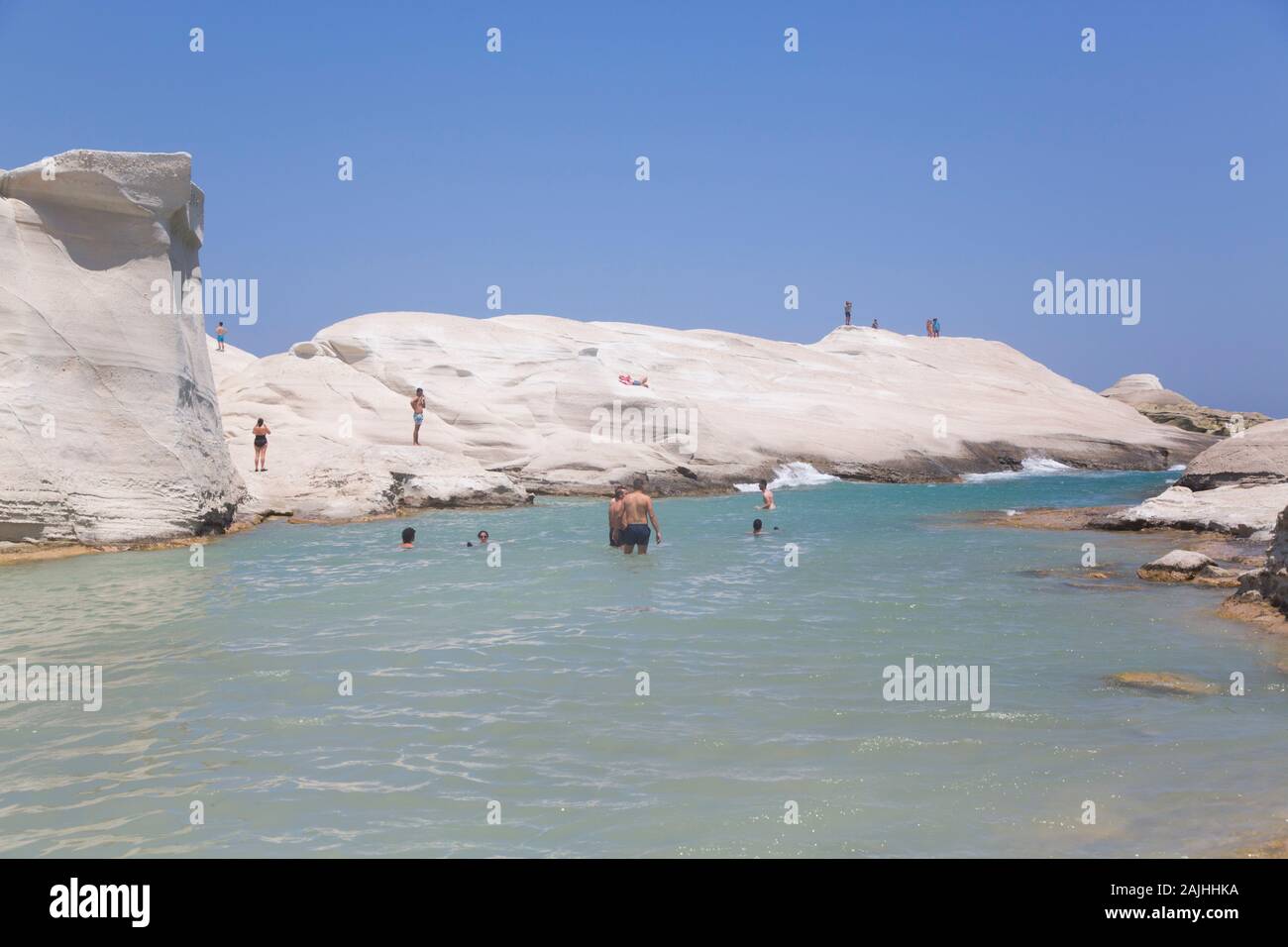 Plage de Sarakiniko, île de Milos, Cyclades, Grèce Groupe Banque D'Images