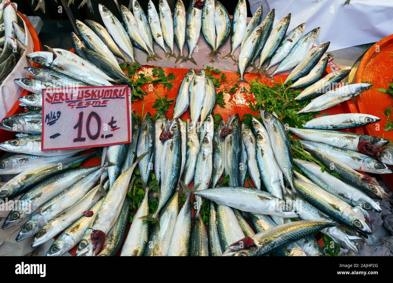 Poissons frais sur le marché, Kemeralti, Izmir, Turquie Banque D'Images