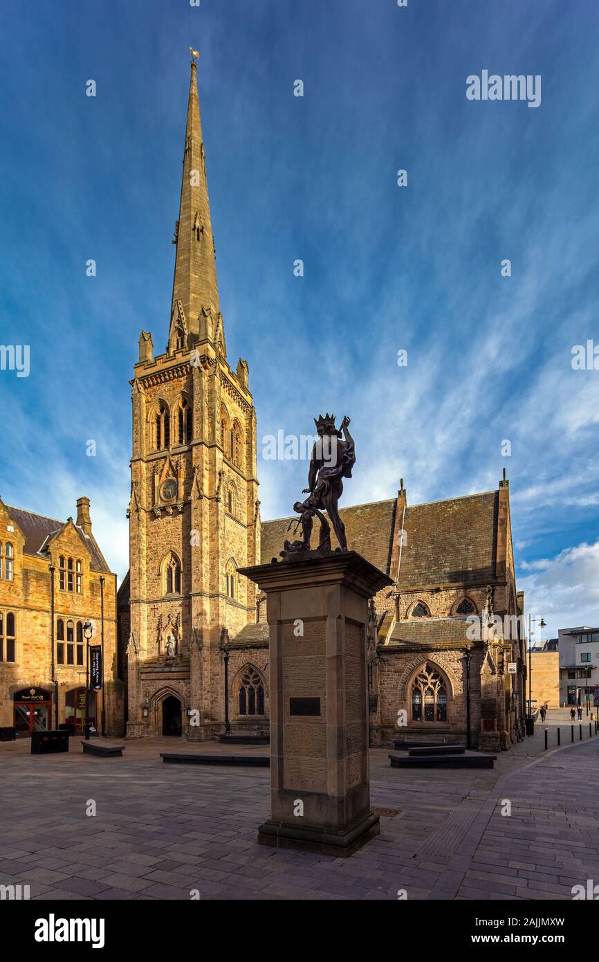 Une vue de jour de l'église St Nicolas & Durham, Durham City marketplace, County Durham, England, United Kingdom Banque D'Images