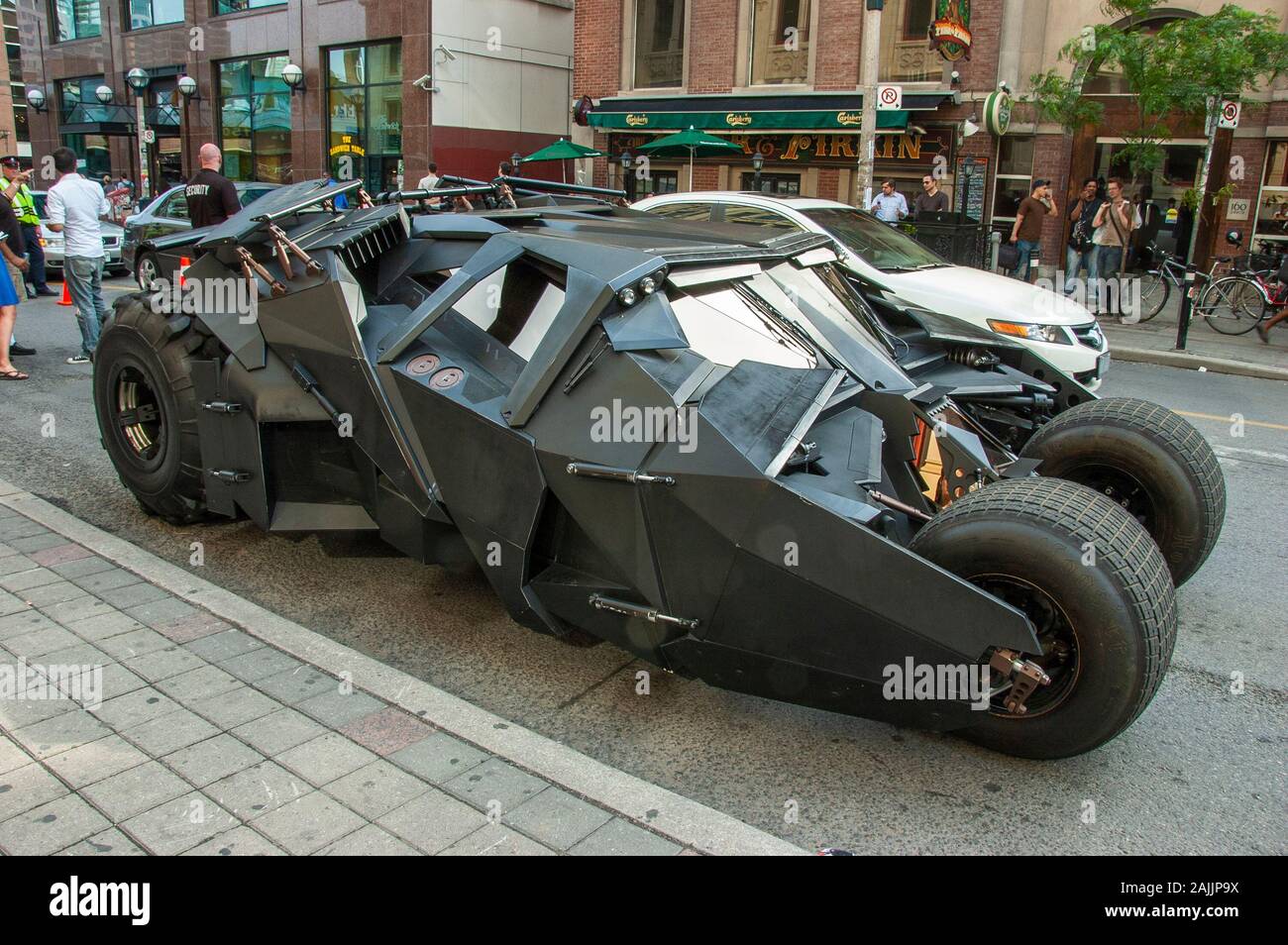Batmobile utilisée dans la suite de Batman The Dark Knight, visiter la ville de Toronto pour une campagne de promotion. Banque D'Images