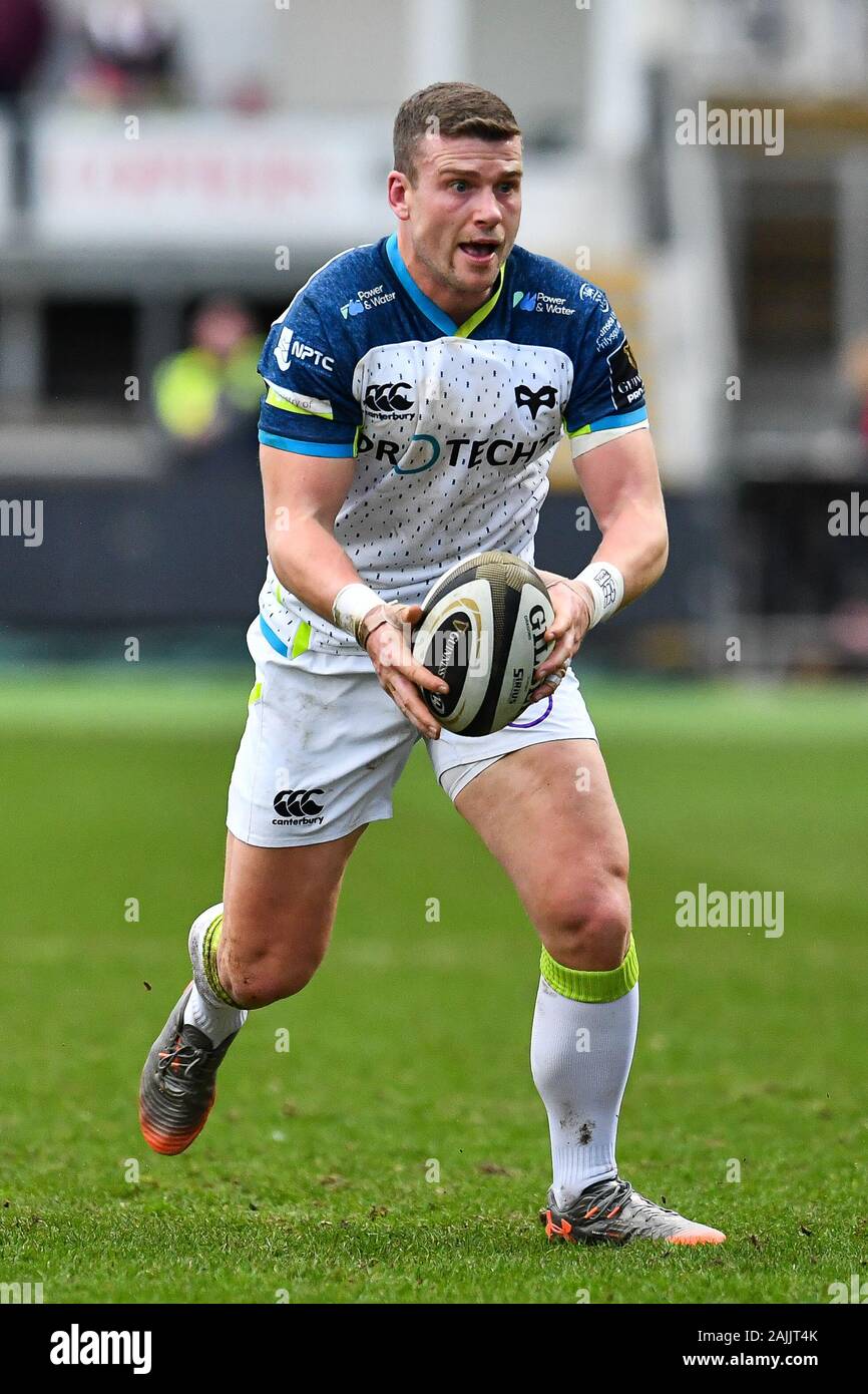 4e janvier 2020, Rodney Parade, Newport, Pays de Galles ; PRO Guinness14, Dragons Rugby v Ospreys : Scott Williams des Balbuzards en action pendant le match Crédit : Craig Thomas/News Images Banque D'Images