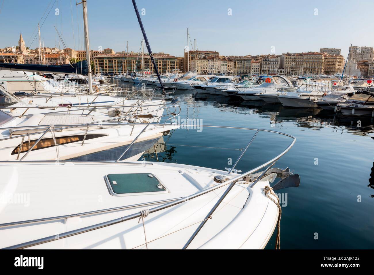 Vieux Port Marseille à partir d'un bateau aussi connu sous le vieux port Banque D'Images