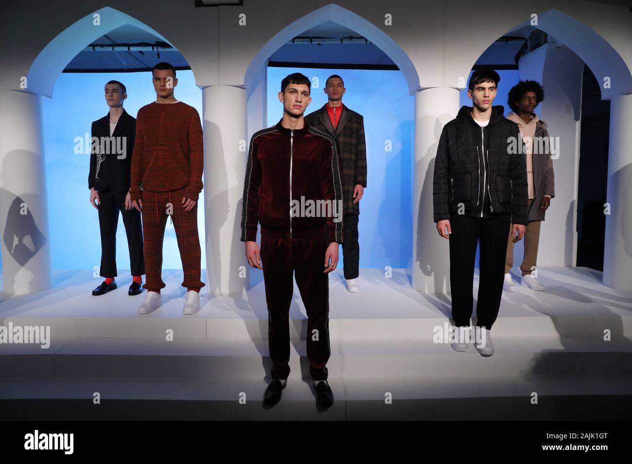 Au cours des modèles de pacifisme London Fashion Week SS20 hommes présentation faite à la BFC Voir l'espace, Truman Brewery London. Banque D'Images