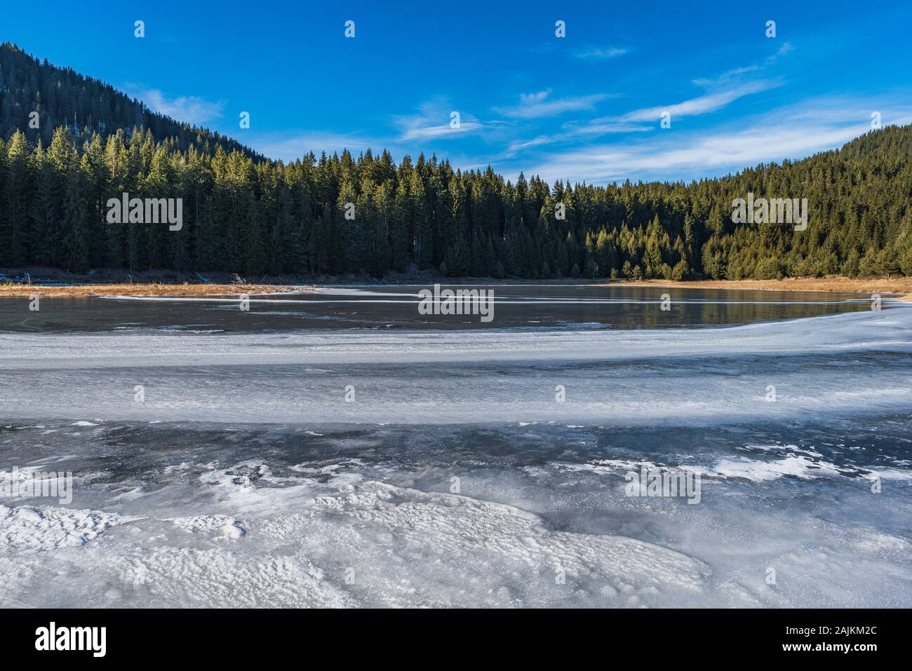 Paysage d'hiver du lac à Smolyan Rhodope, , Bulgarie Banque D'Images