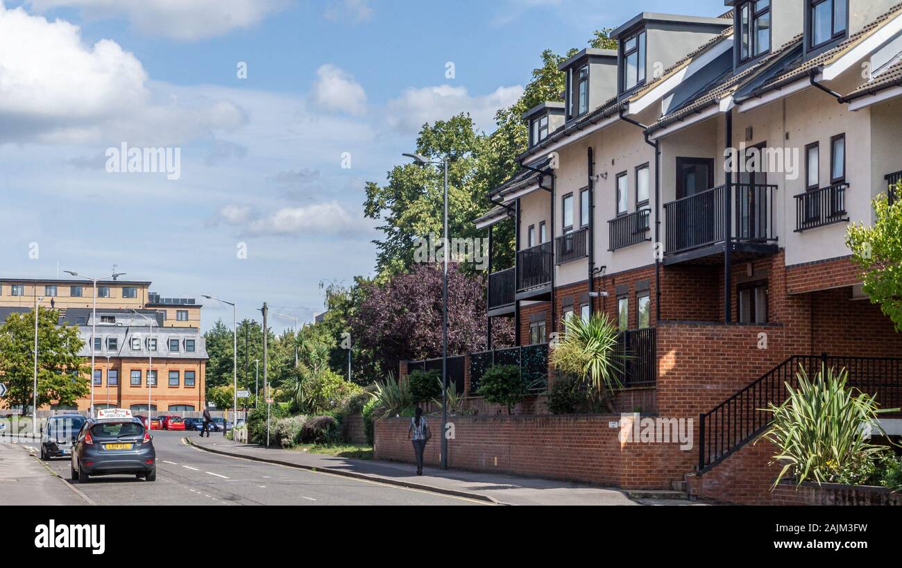 Appartements bordant St Lawrence Way, centre-ville de Slough, Berkshire, Royaume-Uni Banque D'Images