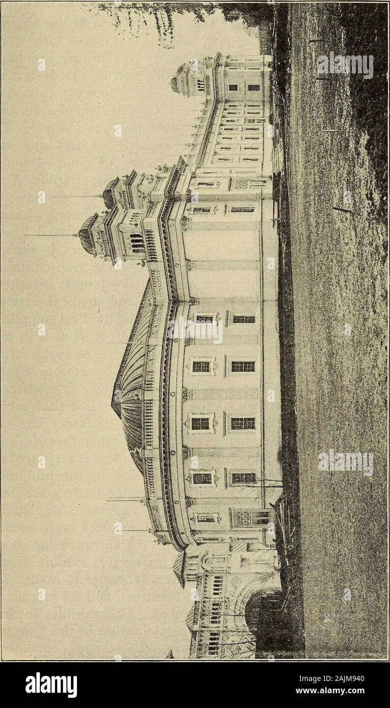 Guide officiel de l'exposition du centenaire de Lewis et Clark, Portland, Oregon, du 1er juin au 15 octobre 1905 .. . De poteries japonaises, ainsi queles diverses crockeries de l'Île Royaume. L'ex-cloissone democene de veaux, Arita et Imari, ware est ofunusual l'intérêt. La Chine suit avec un exceedinglylarge la pièce. En cela, la remarquable et incrusté de meubles en ébène sculpté à la main, pour lequel le pays est famousis-les. Les boîtes de bois de teck et des commodes sont alsoshown, ainsi qu'un affichage très approfondie des beaux-em-broideries l'art et les soies. Indias affichage est composedprincipally du beau Banque D'Images