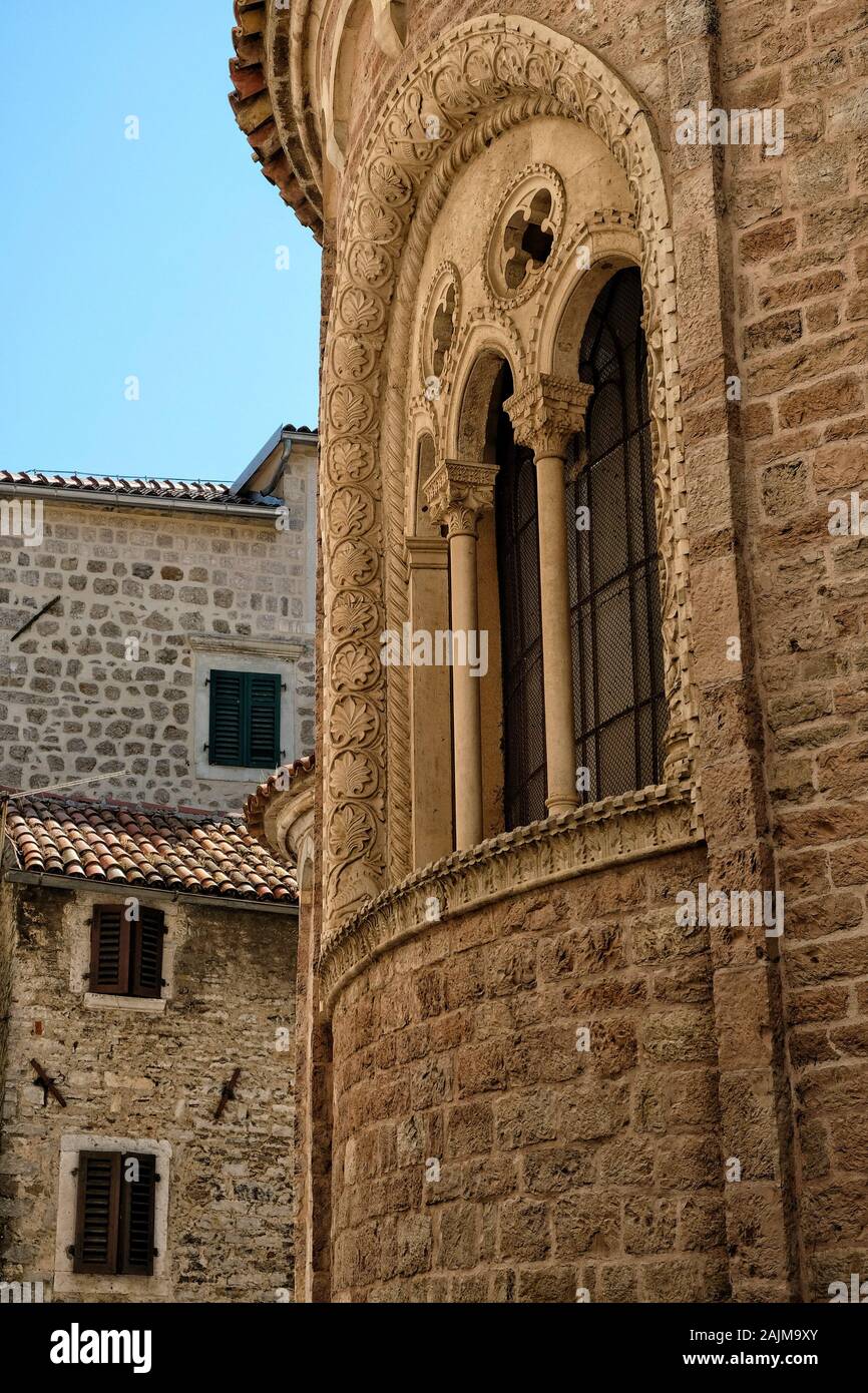 Vieille église dans la vieille ville de Kotor, Monténégro. Banque D'Images