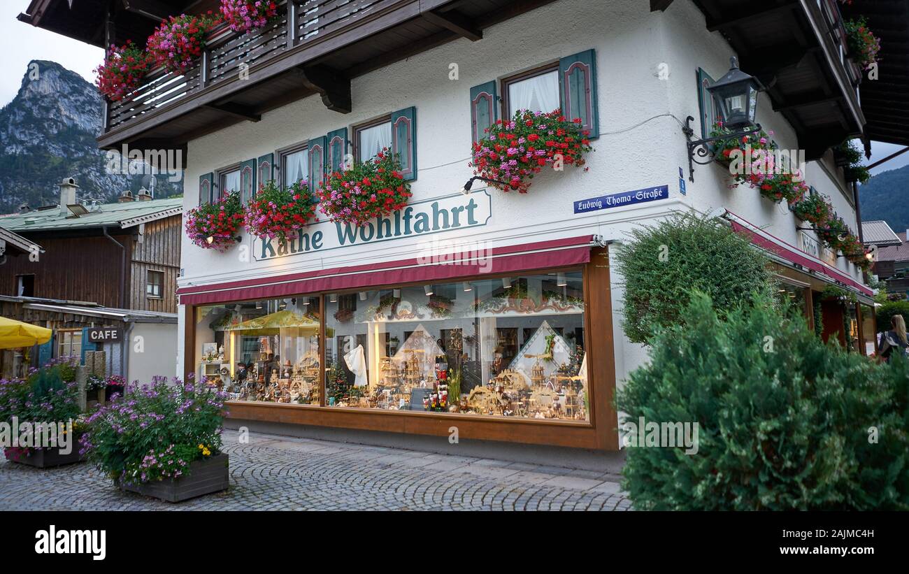 Célèbre tout au long de l'année boutique de Noël, Kathe Wohlfahrt, connu dans le monde entier, dans la Passion Play ville d'Oberammergau, en Bavière, Allemagne Banque D'Images