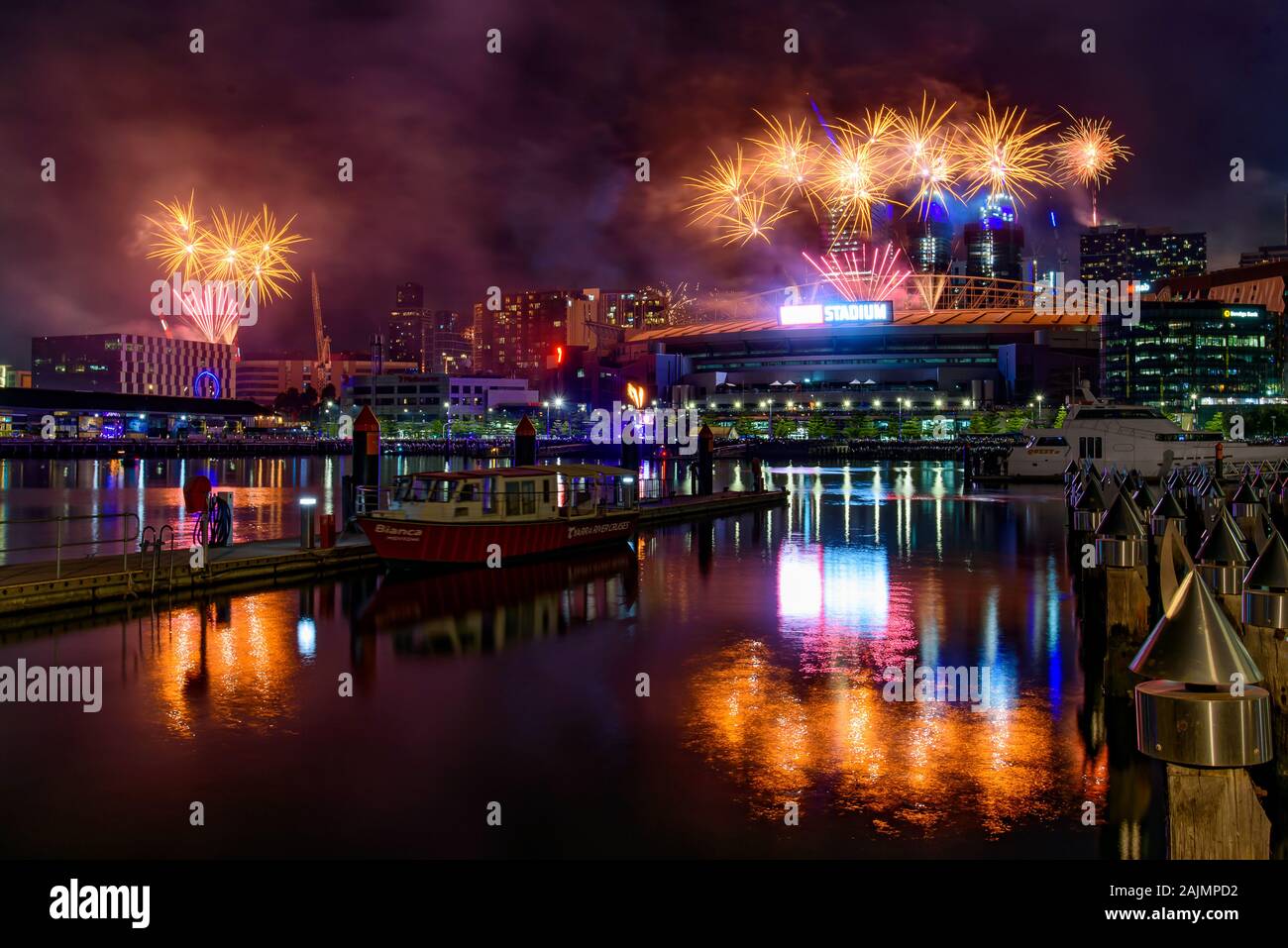 New Year's Eve Fireworks pour 2020 à Docklands, Melbourne, Australie Banque D'Images