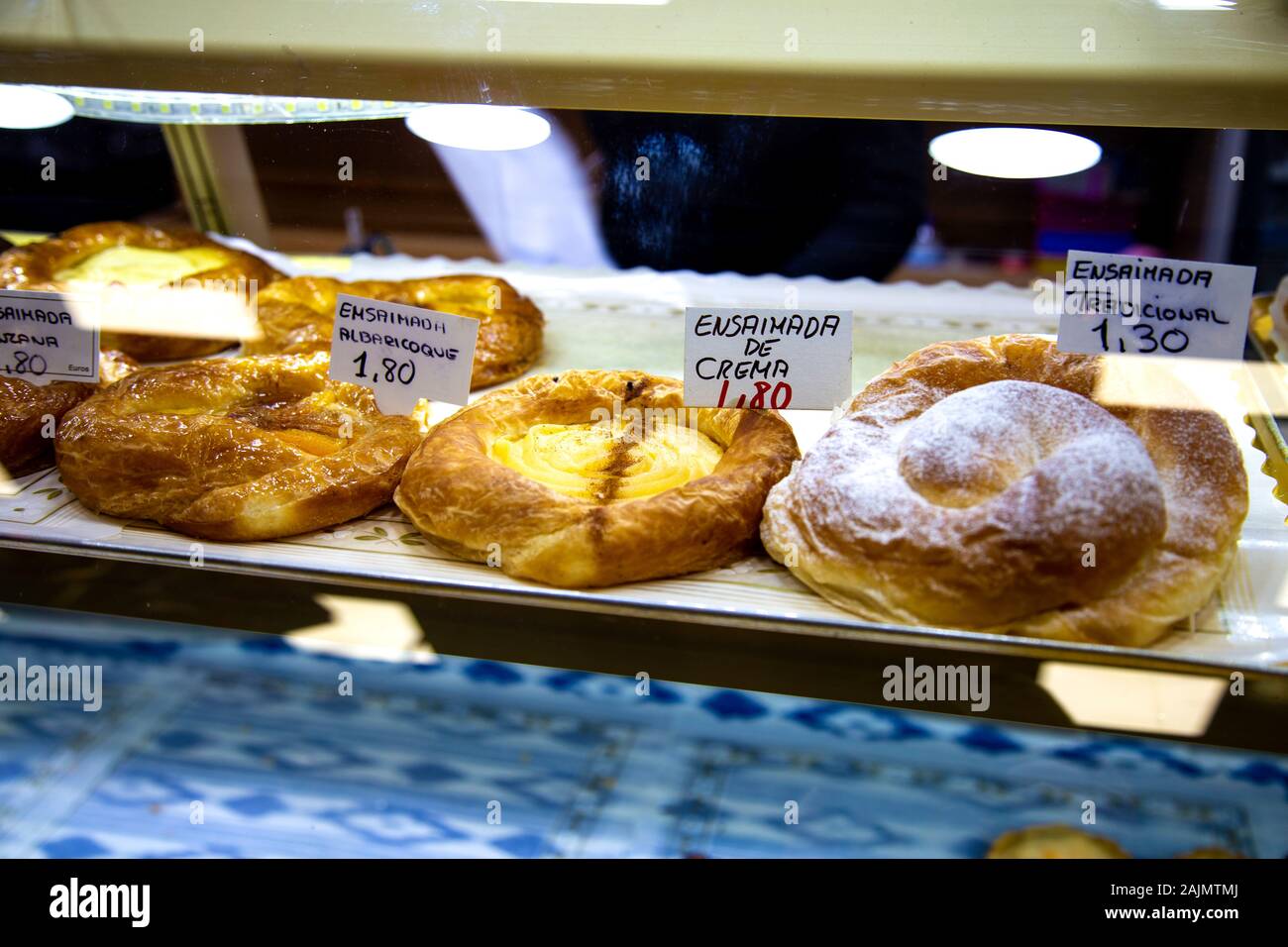 Sélection d'ensaimada au Mercat de l'Olivar, Palma, Majorque, Espagne Banque D'Images