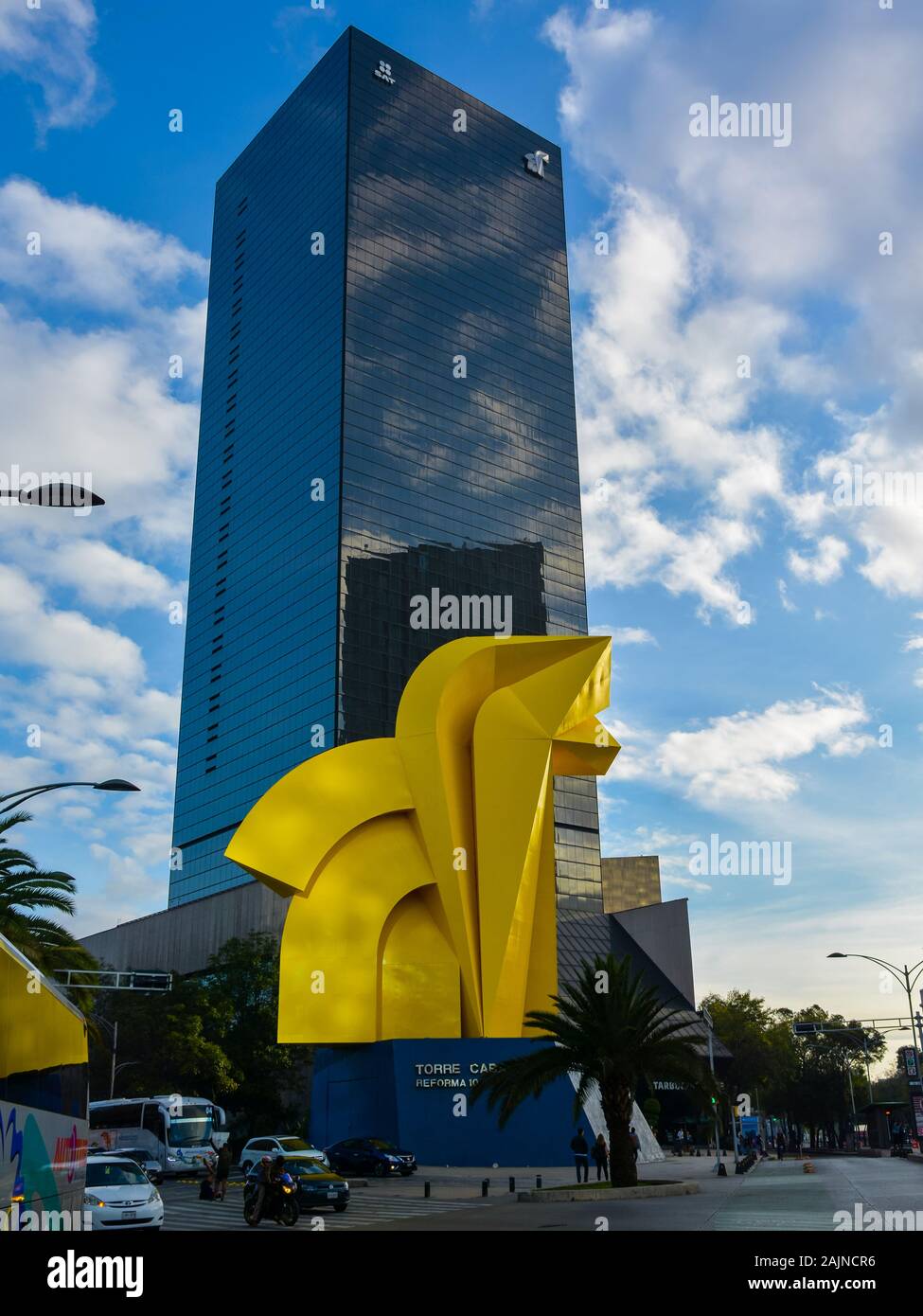 Torre del Caballito - un gratte-ciel situé sur le Paseo de la Reforma, Mexico. Banque D'Images