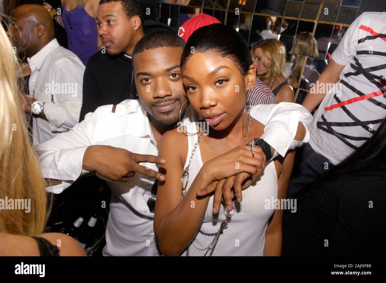 (L-R) frère et soeur Ray J et Brandy Norwood stars de 'Brandy et Ray J : une entreprise familiale' au Pays des Merveilles Le 21 janvier 2010 à Hollywood, Californie. Banque D'Images