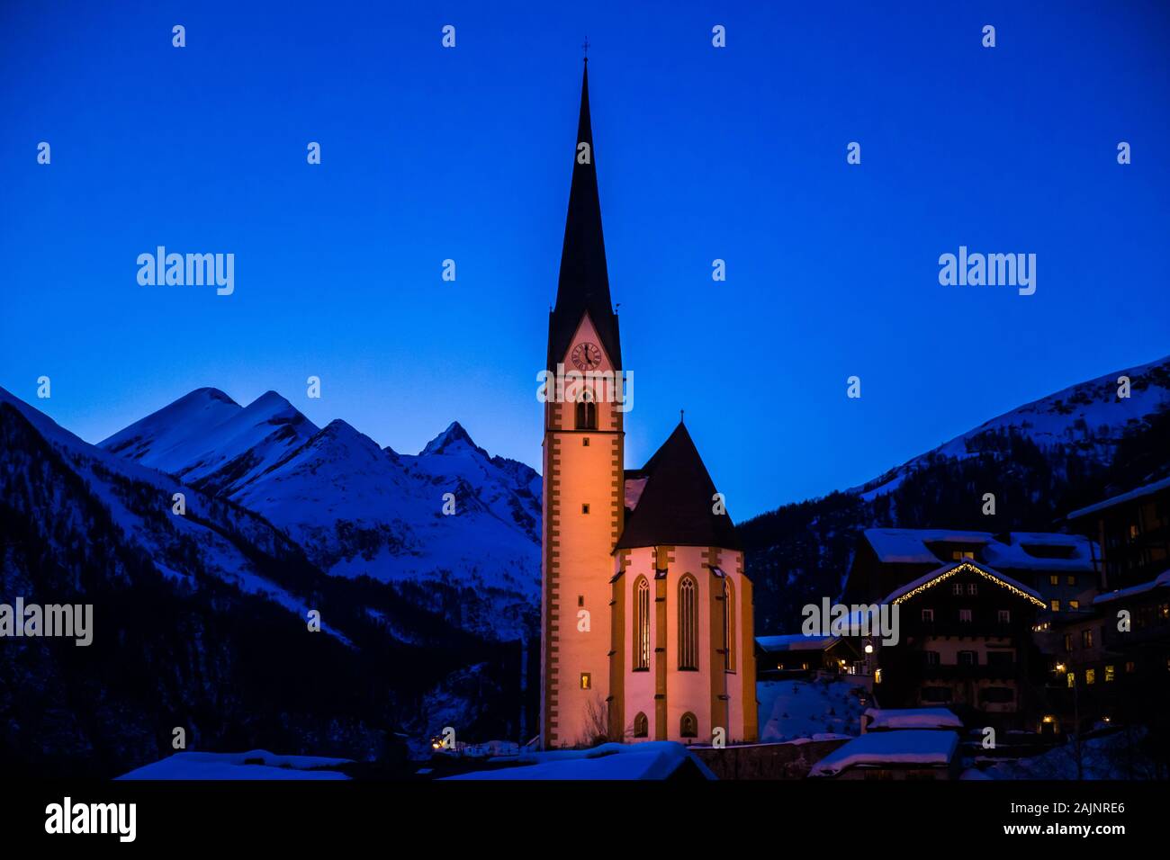 Heiligenblut am Grossglockner en Autriche en hiver. Banque D'Images