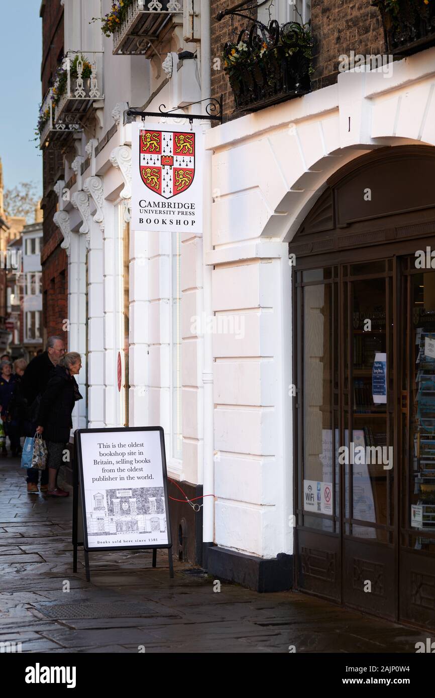 Tasse (Cambridge University Press) Librairie (Cambridge, Angleterre), le plus vieux site librairie vendant des livres en Grande-Bretagne à partir de l'éditeur le plus ancien dans le monde. Banque D'Images