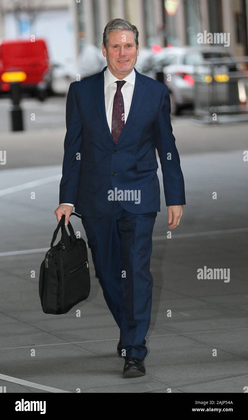 Londres, Royaume-Uni, 5 janvier 2020. Le secrétaire du Shadow Brexit et candidat à la direction du Parti travailliste Sir Keir Starmer a vu arriver aux studios de la BBC à Londres Banque D'Images