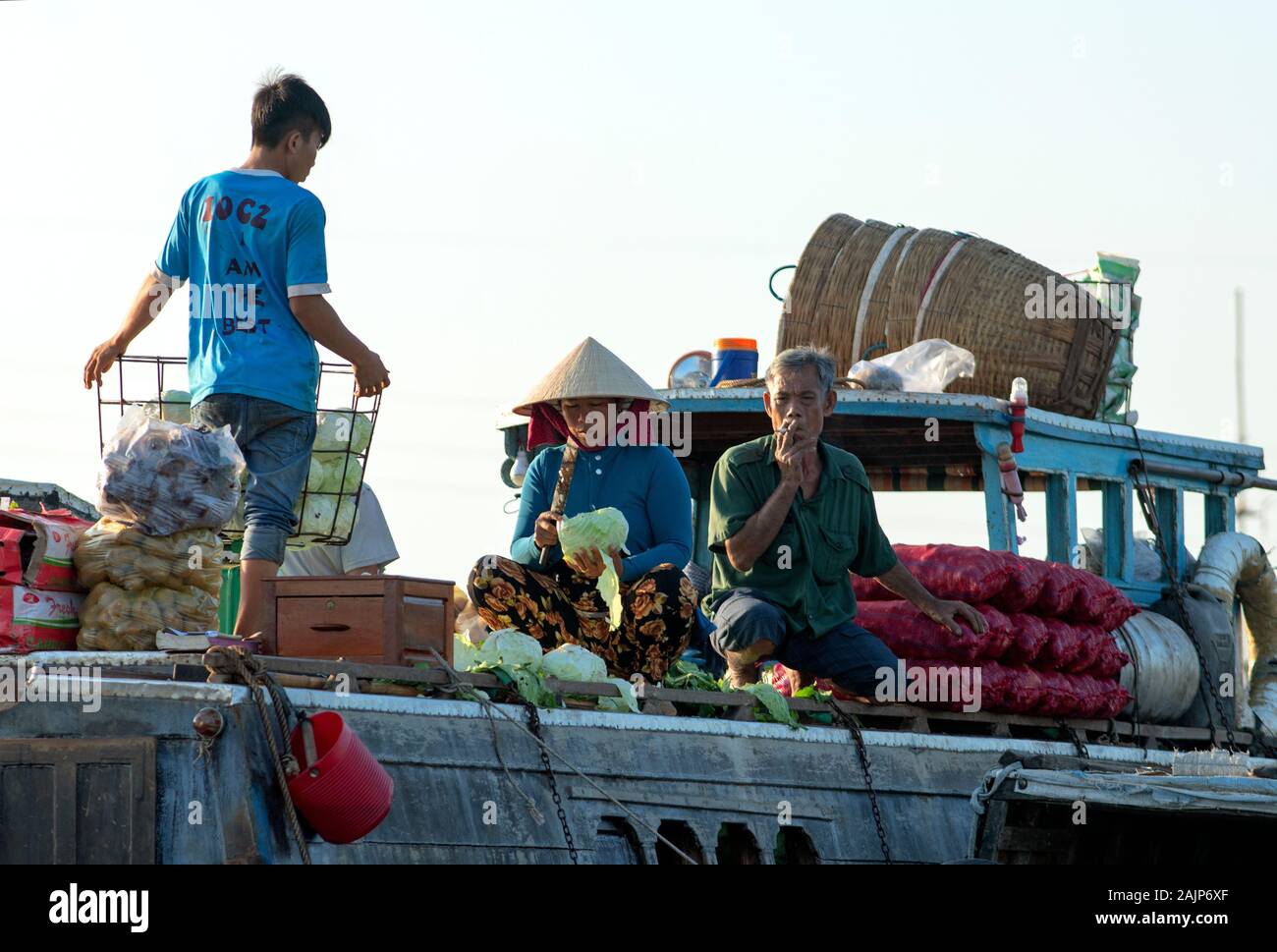 Travailler sur un bateau Banque de photographies et d’images à haute résolution Alamy