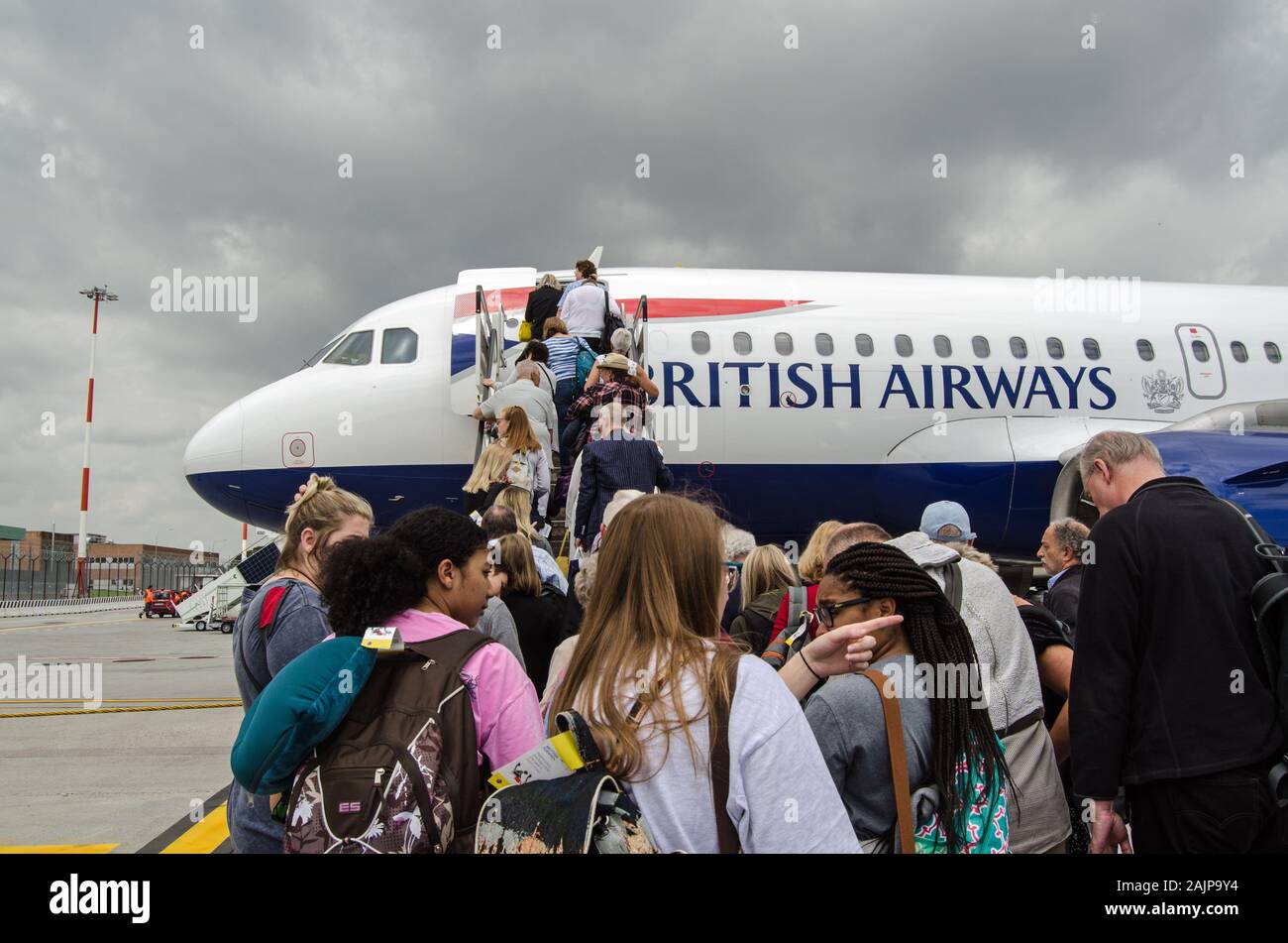 Venise, Italie - 22 MAI 2019 : d'attente des passagers à bord d'un British Airways Airbus A319 avion à l'aéroport Marco Polo, à Venise. Banque D'Images