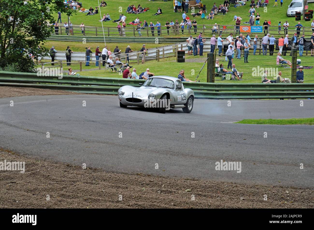 Un virage de la Ginnetta G-4 en 1997 à vitesse à Prescott Hill Climb, Gloucestershire Banque D'Images