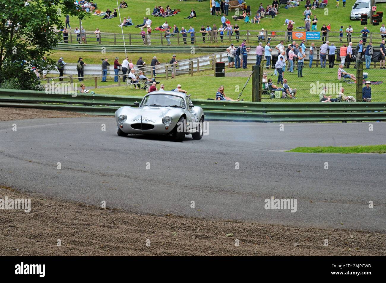 Un virage de la Ginnetta G-4 en 1997 à vitesse à Prescott Hill Climb, Gloucestershire Banque D'Images
