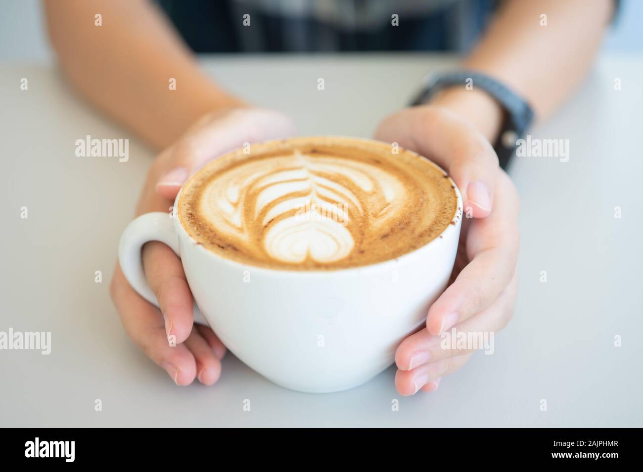 Gros Plan D'une Tasse De Café Sur Fond Blanc. | Photo Gratuite