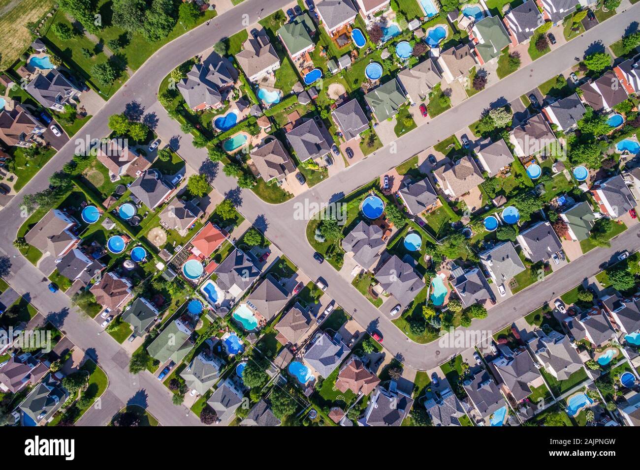 Vue de dessus des maisons de famille dans un quartier résidentiel de Montréal, Québec, Canada. Banque D'Images
