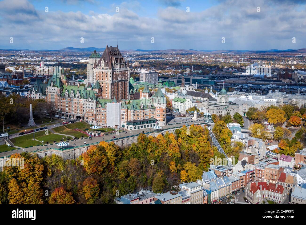 Vue aérienne du Château Frontenac dans le Vieux Québec durant la saison d'automne, Québec, Canada. Banque D'Images