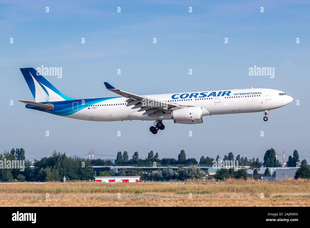 Paris, France - 16 août 2018 : Corsair Airbus A330 avion à l'aéroport de Paris Orly (ORY) en France. Airbus est un constructeur aéronautique de Toulouse, Banque D'Images