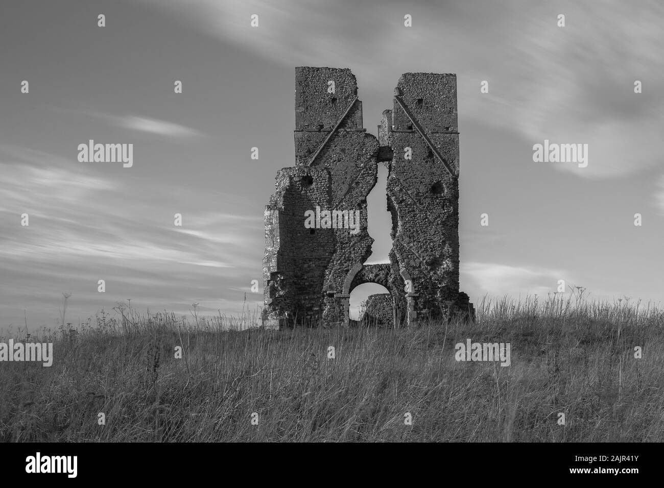 Vu en noir et blanc les ruines de St James Church dans l'ancien village de Bawsey près de Kings Lynn à Norfolk, Royaume-Uni. prises 4 janvier 2020. Banque D'Images