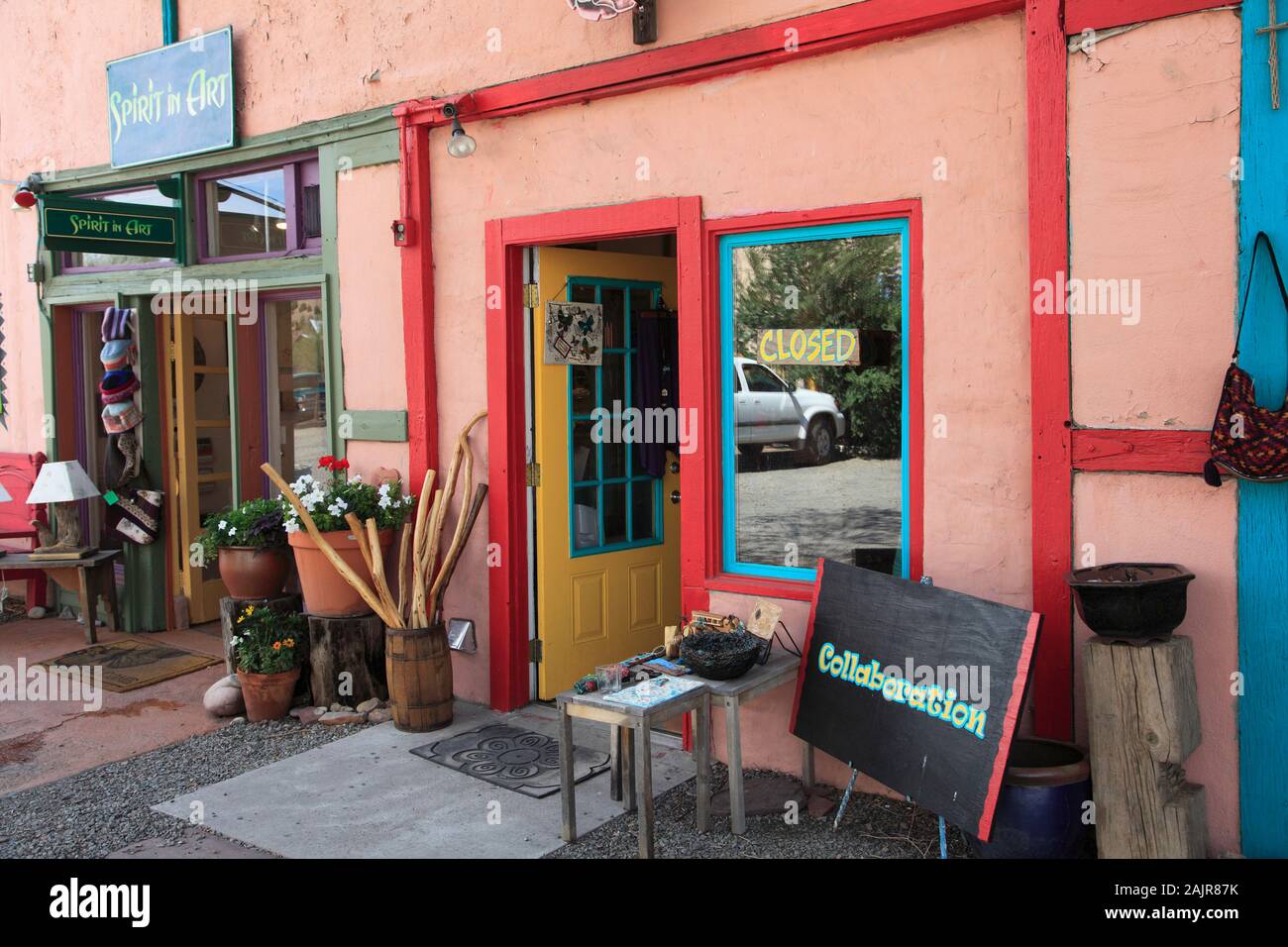 Boutiques, Madrid, ancienne ville minière dans les montagnes, le Turquoise Trail Ortiz, New Mexico, USA Banque D'Images