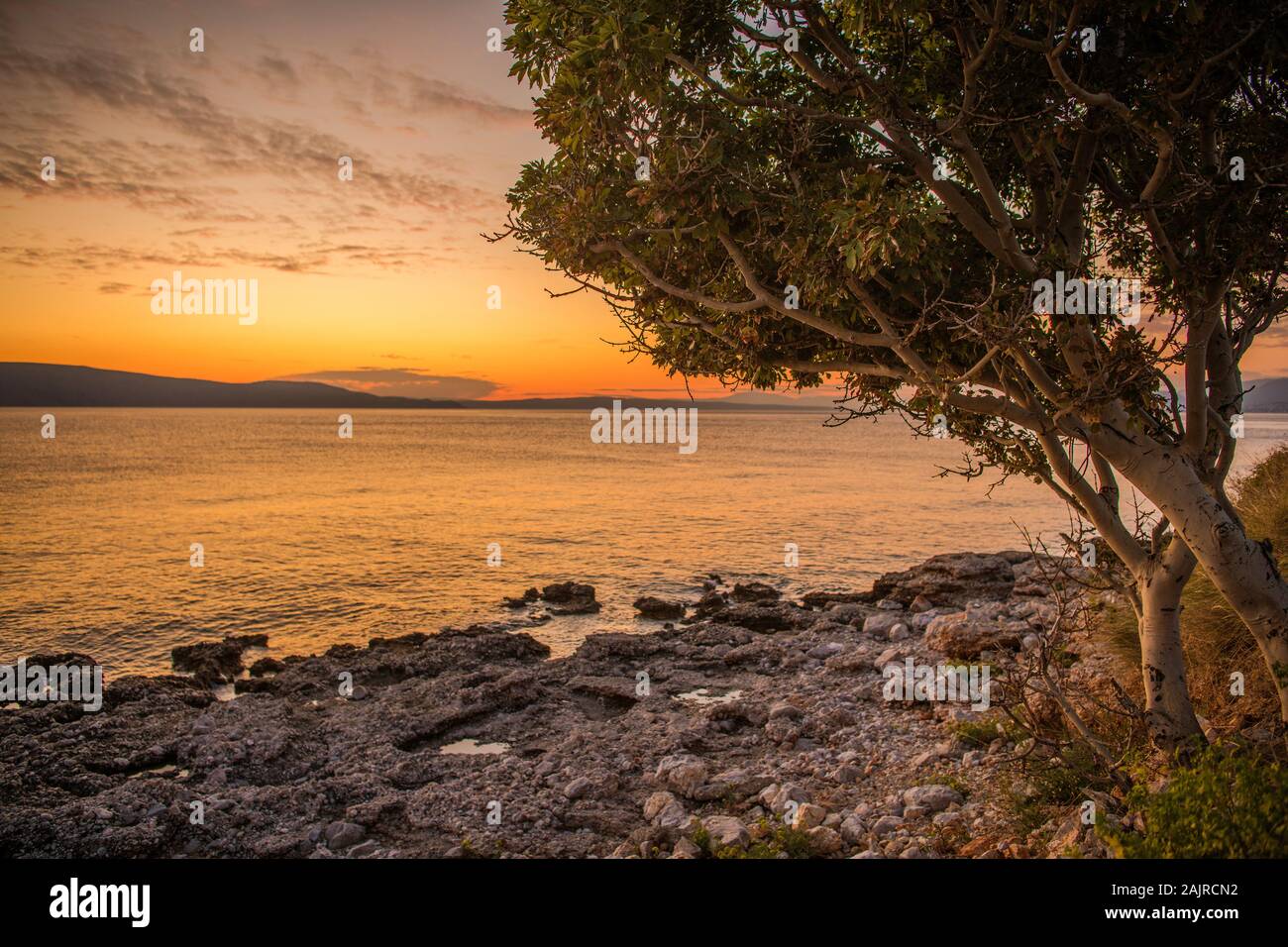 Scenic Mer Méditerranée dans le nord-ouest de la Croatie. Paysage au coucher du soleil. Banque D'Images