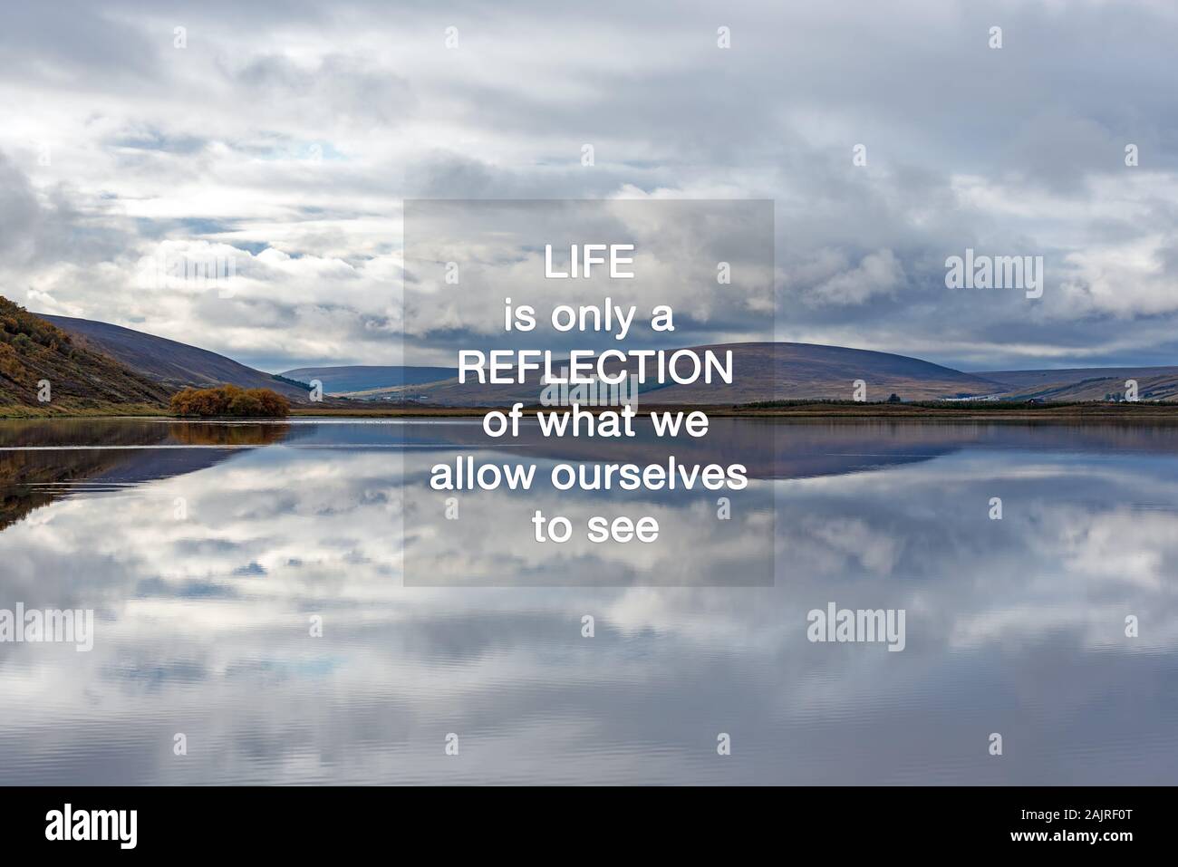 Des Citations Inspirantes La Vie N Est Qu Un Reflet De Ce Que Nous Nous Permettons De Nous Voir Photo Stock Alamy Des Citations Inspirantes La Vie N Est Qu Un Reflet De Ce Que Nous Nous Permettons De Nous Voir Photo Stock Alamy