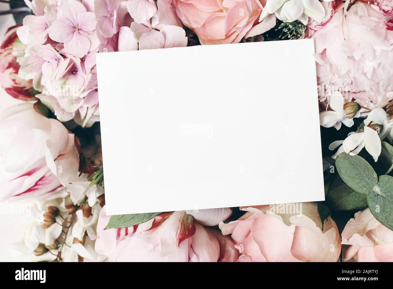 Pretty Dans Rose blanc motif floral Carte de vœux 7x5"