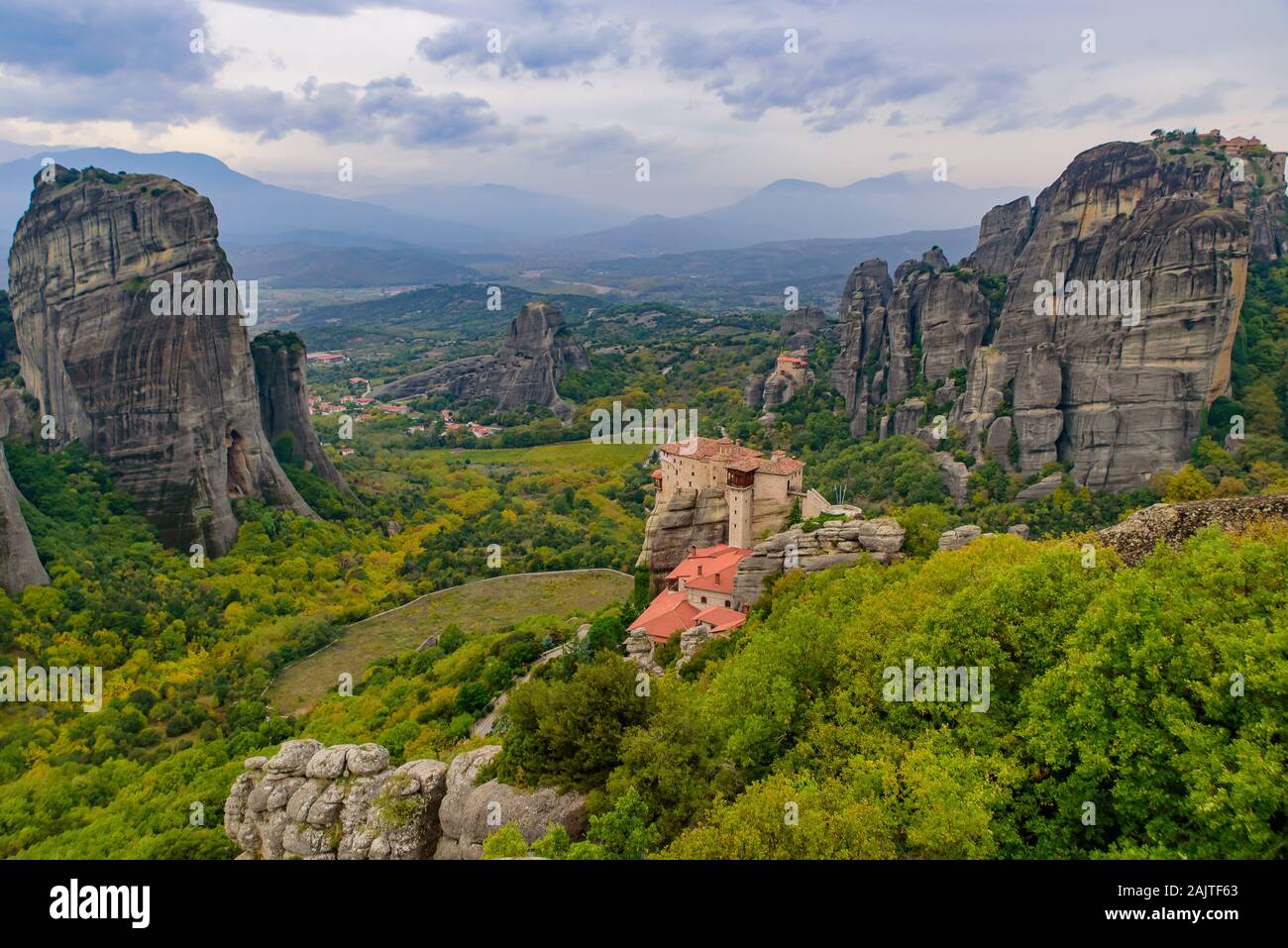 Paysage du monastère et dans la formation de la roche, les Météores Grèce Banque D'Images