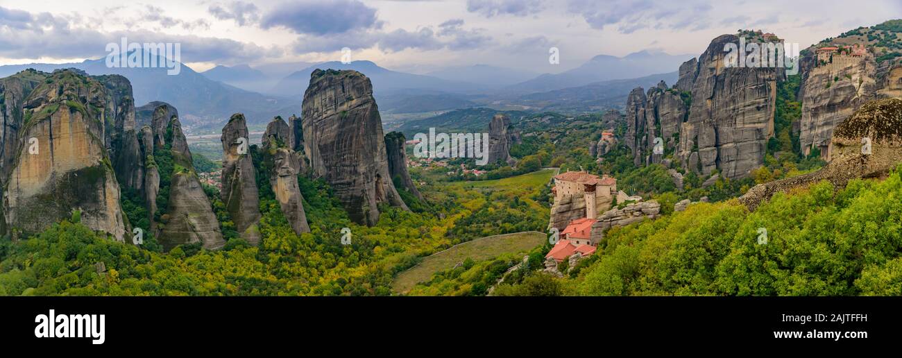 Panorama du paysage du monastère et dans la formation de la roche, les Météores Grèce Banque D'Images