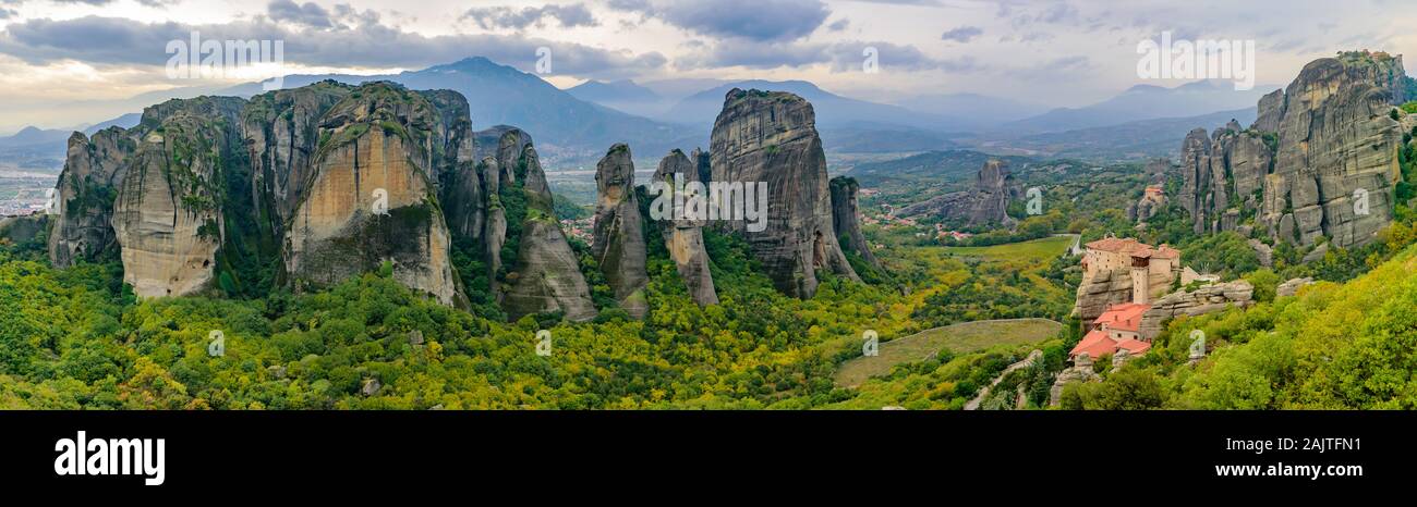 Panorama du paysage du monastère et dans la formation de la roche, les Météores Grèce Banque D'Images