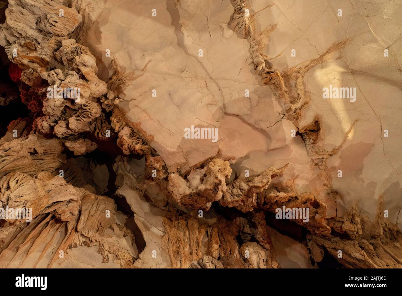 Vue de l'intérieur de la célèbre Grottes Tham Jang près de Vang Vieng, Laos. Banque D'Images