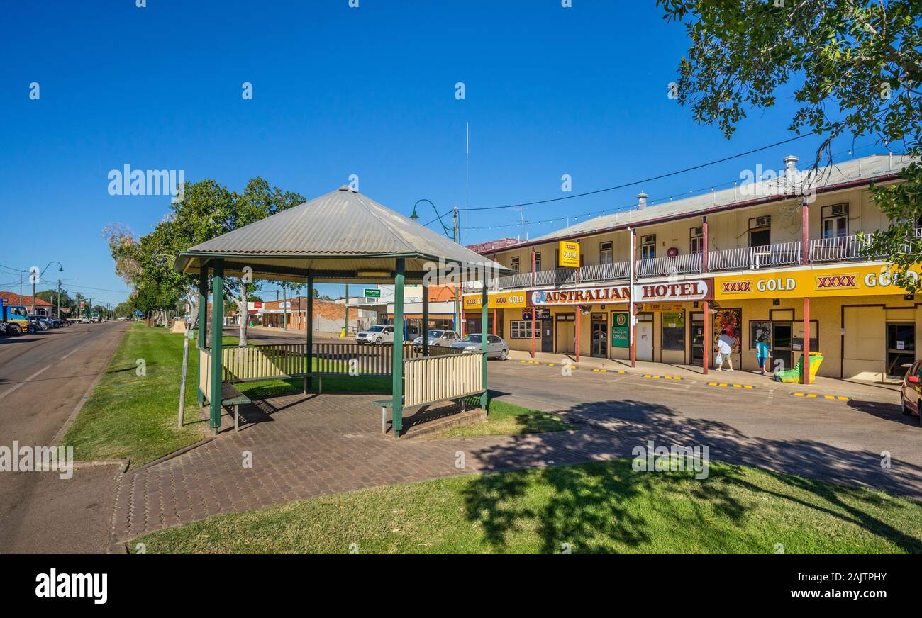 Dans la rue Elderslie Central West outback Queensland ville de Winton avec vue sur l'Australie, l'hôtel Winton, Queensland, Australie Banque D'Images